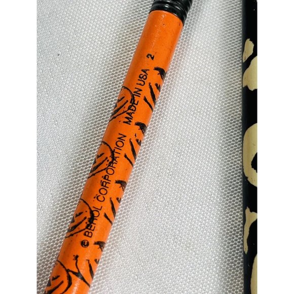 Vintage 3 - 1 Pumpkin Berol, 1 Glow Skull Pentech, 1 Orange Halloween Pencils - Picture 11 of 11
